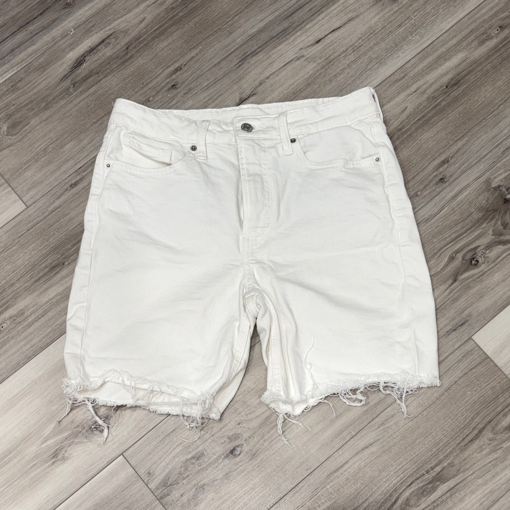 110. Old Navy Women's High Waist White Shorts Size 8